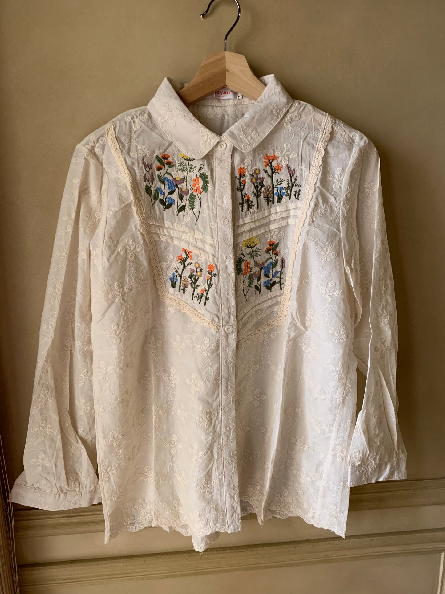 Vintage Floral Embroidered Blouse🌼