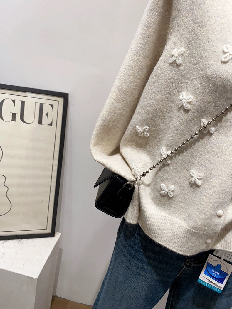 Elegant Off-White Floral Cardigan 🌸