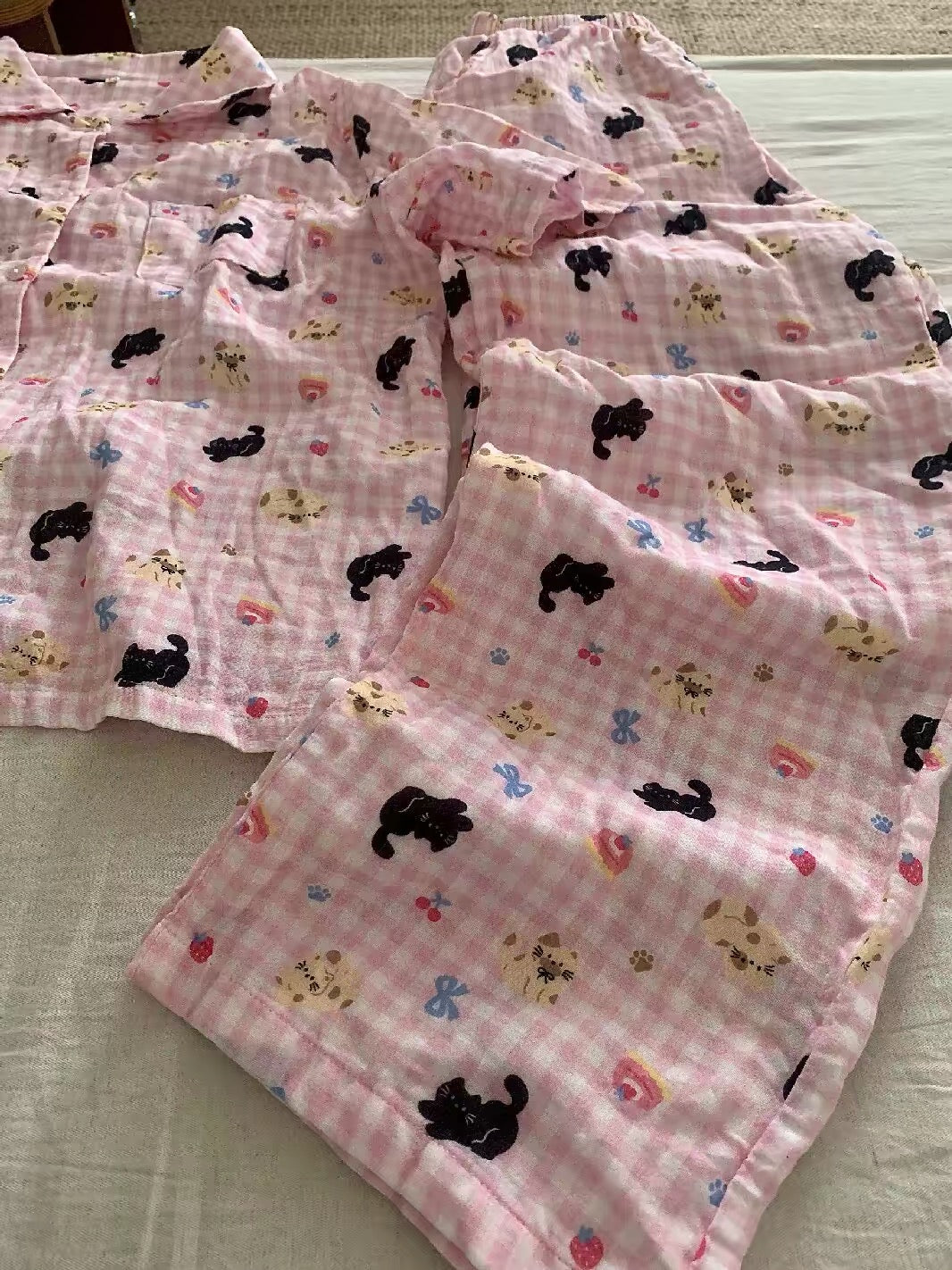 Short-sleeved pajamas