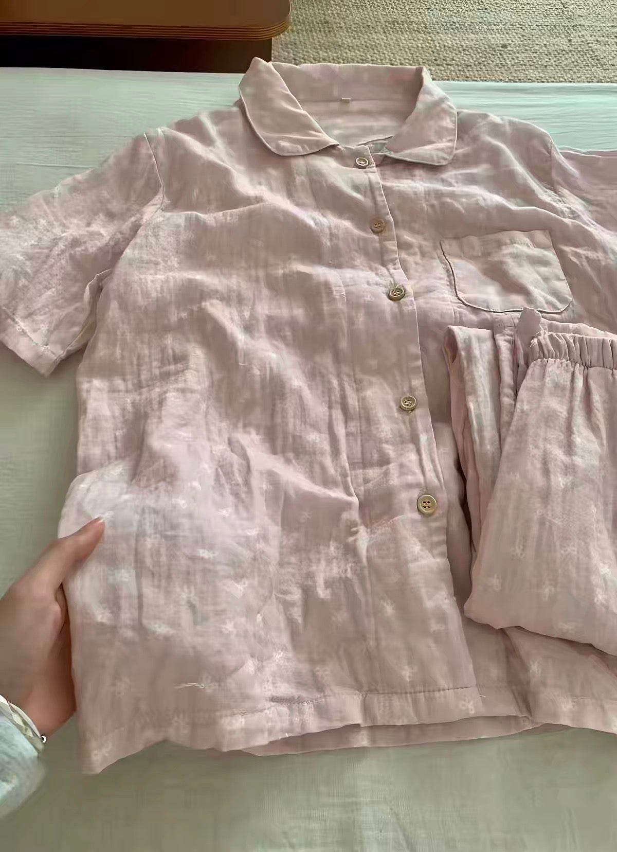 Short-sleeved pajamas