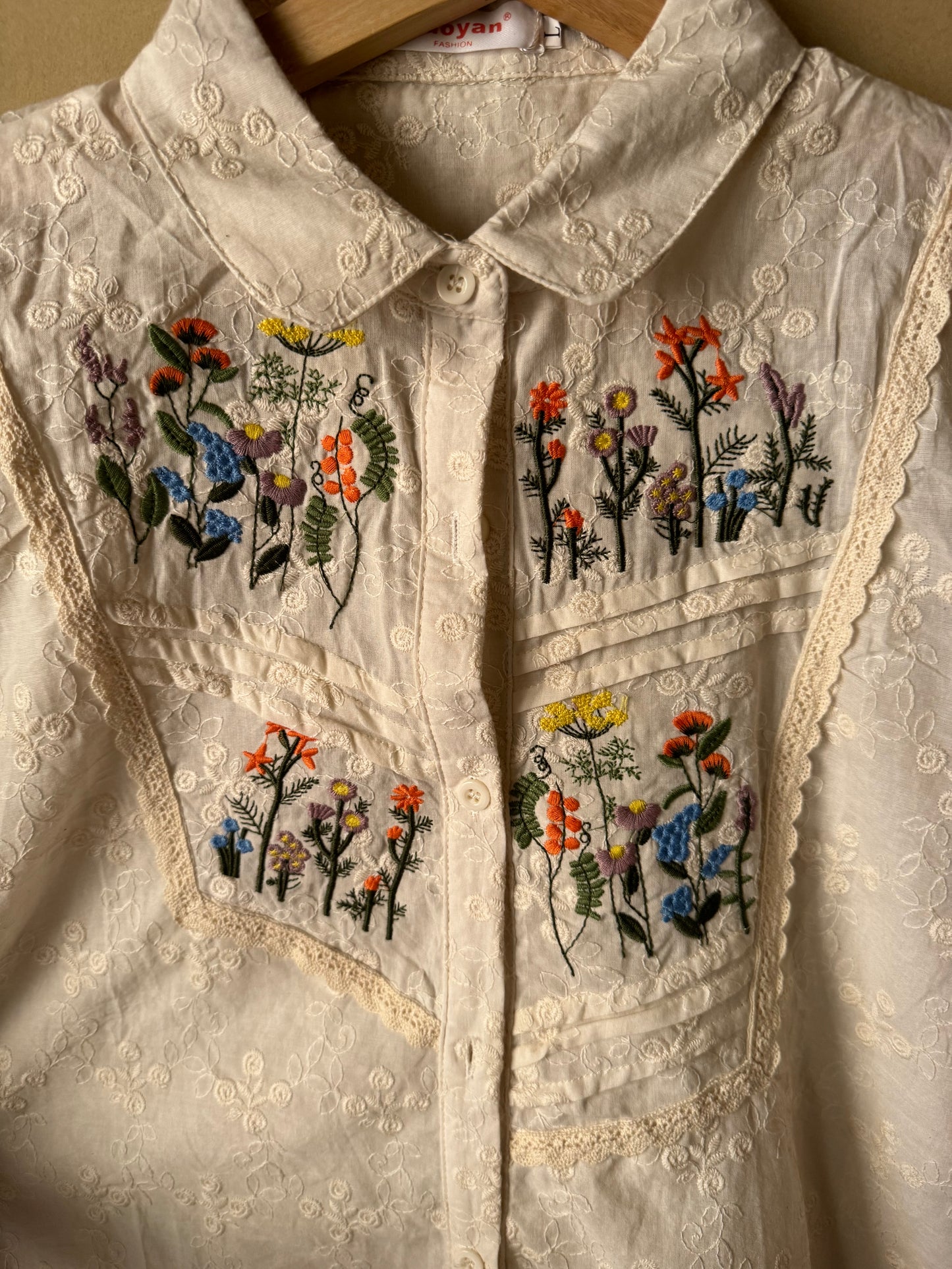 Vintage Floral Embroidered Blouse🌼