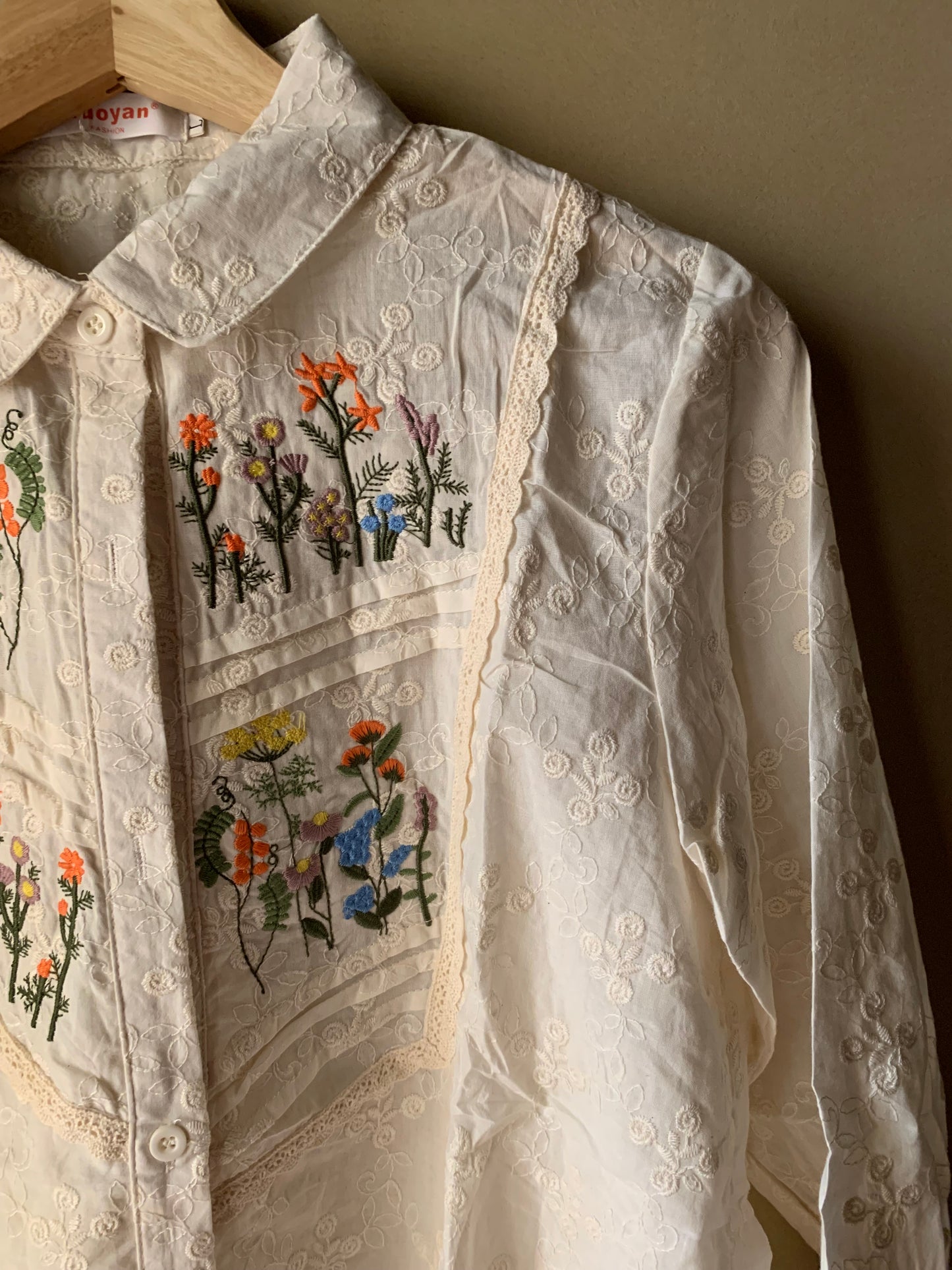 Vintage Floral Embroidered Blouse🌼