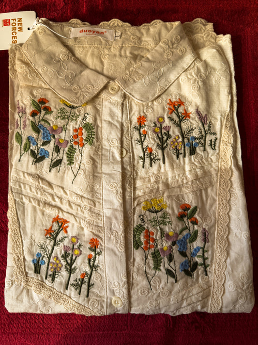 Vintage Floral Embroidered Blouse🌼