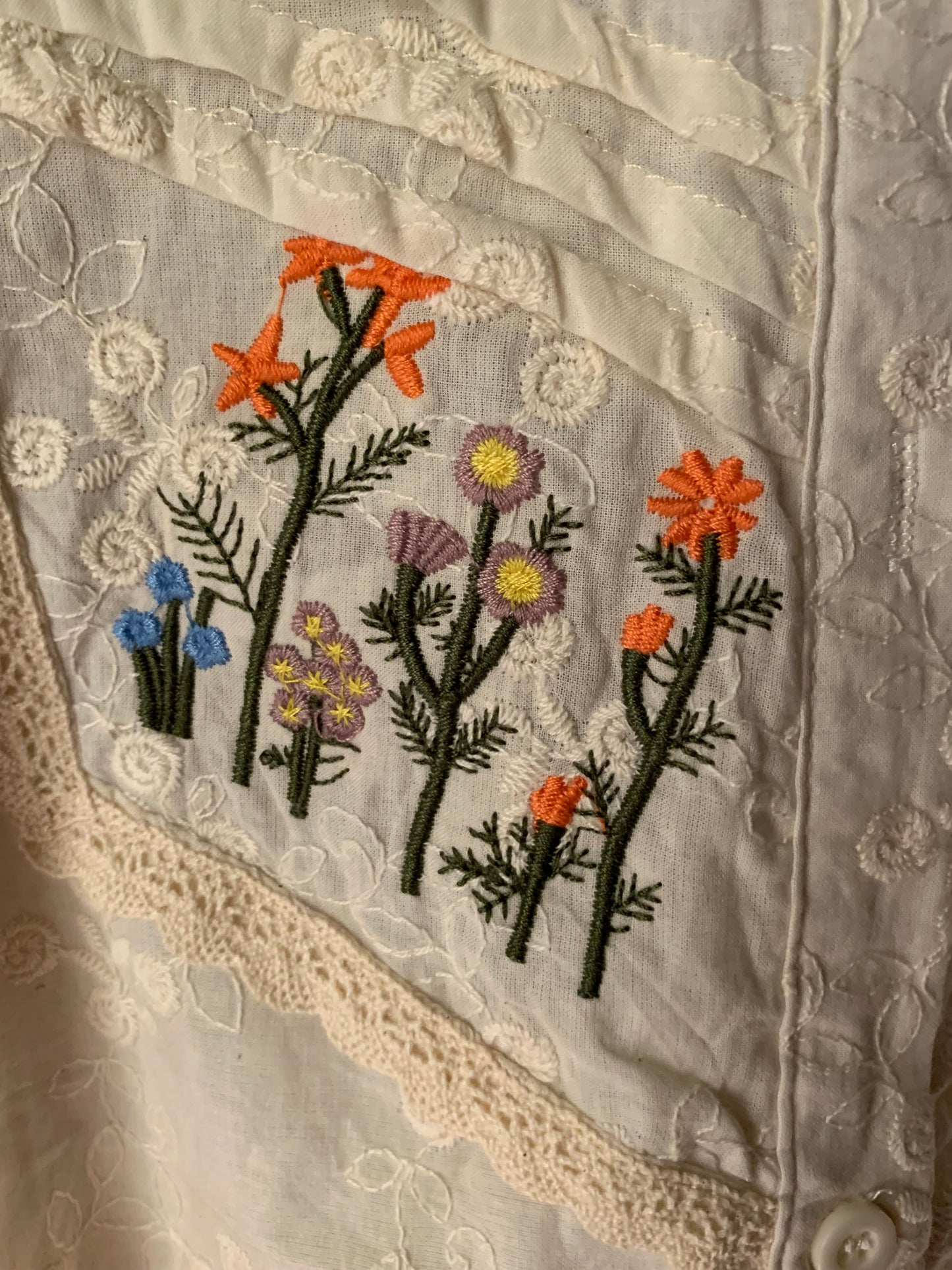 Vintage Floral Embroidered Blouse🌼
