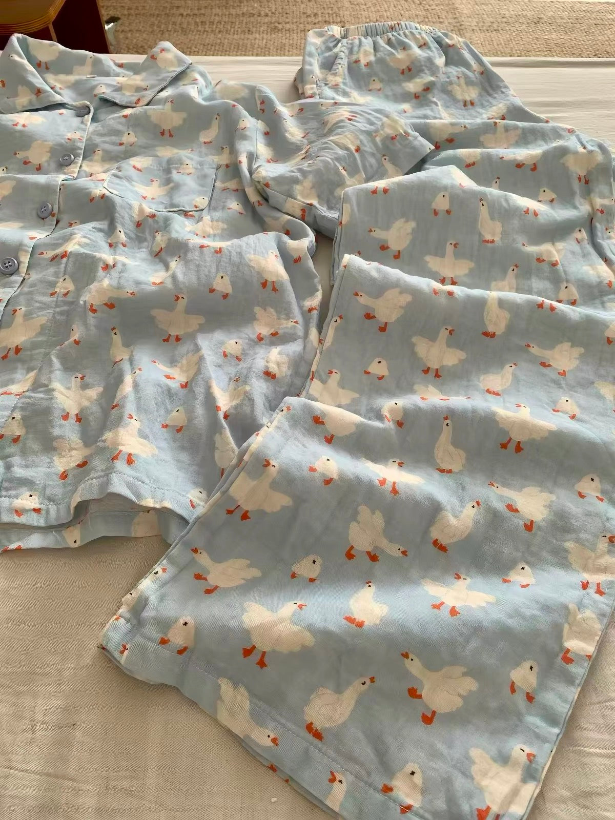 Short-sleeved pajamas