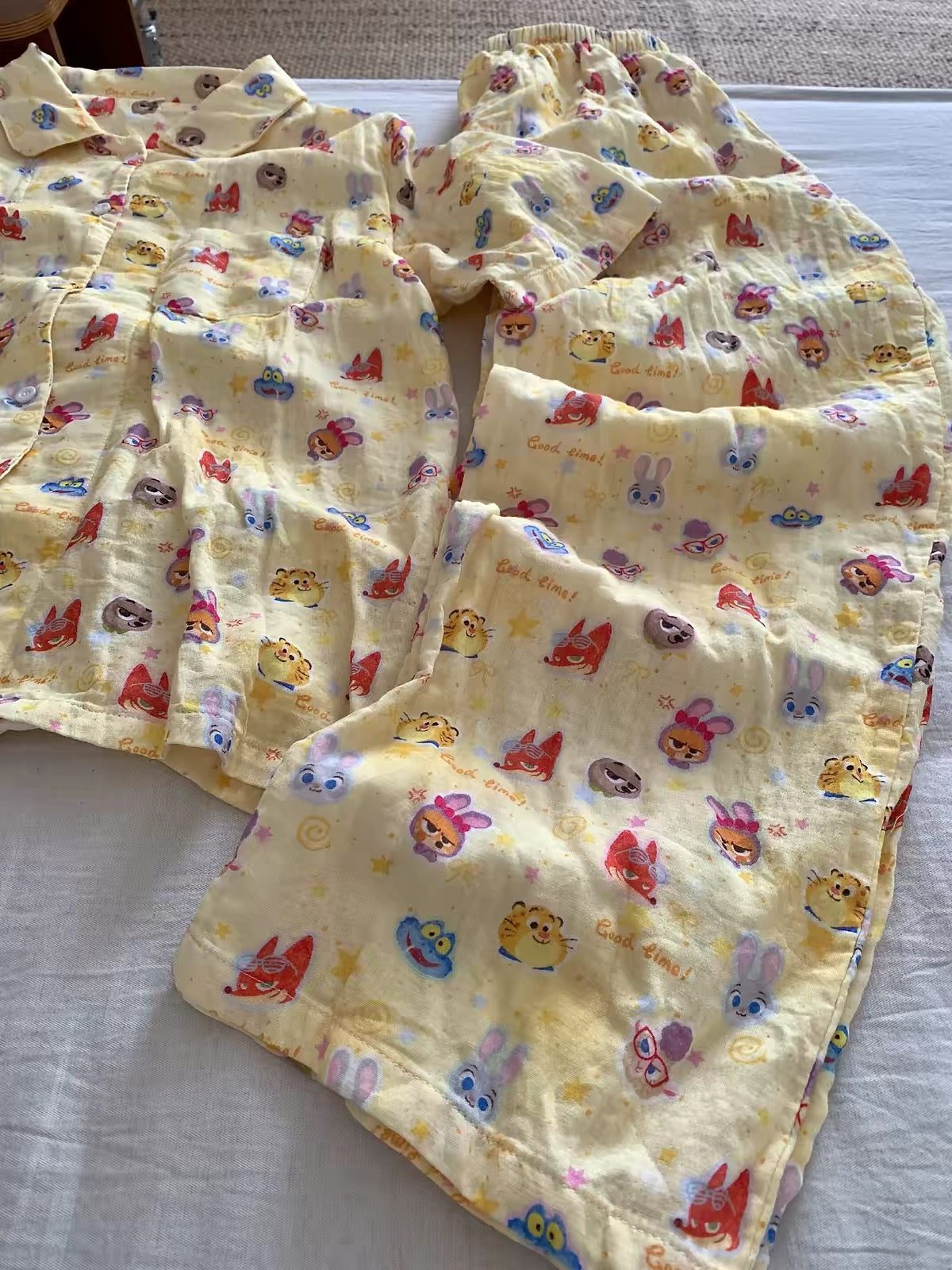Short-sleeved pajamas