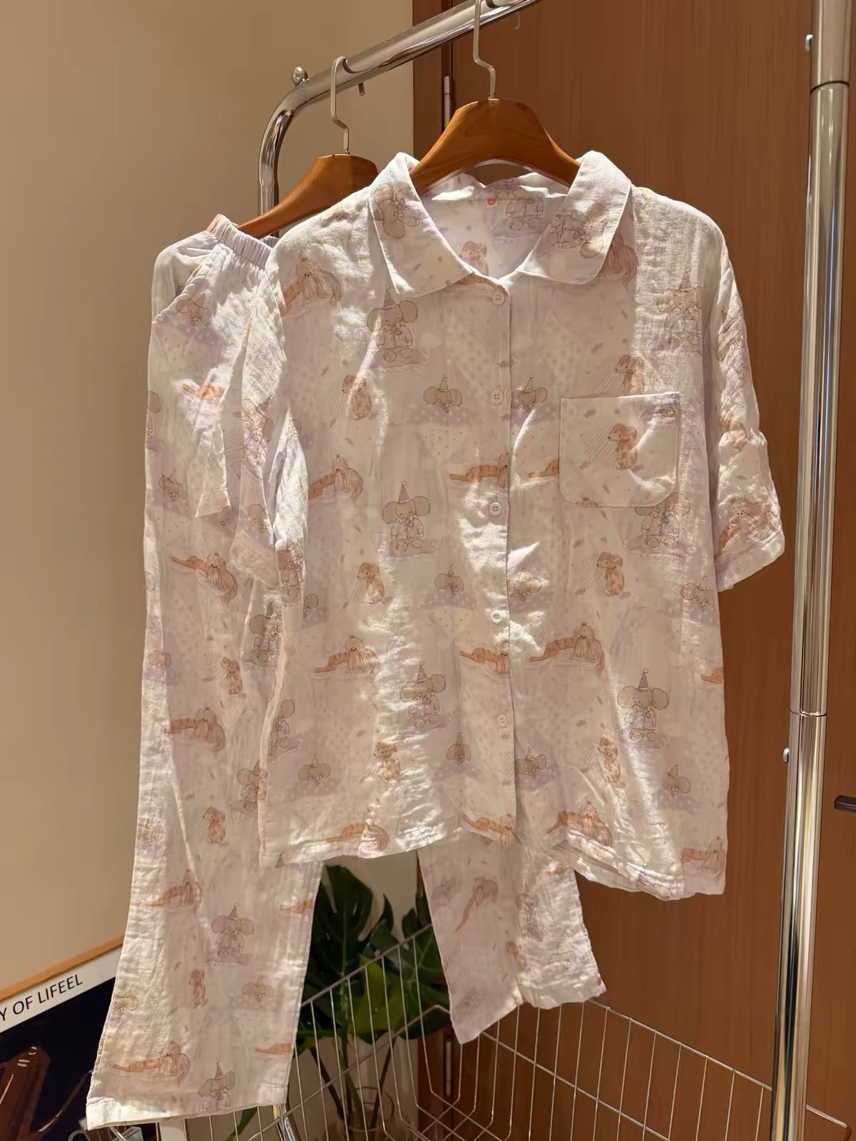 Short-sleeved pajamas