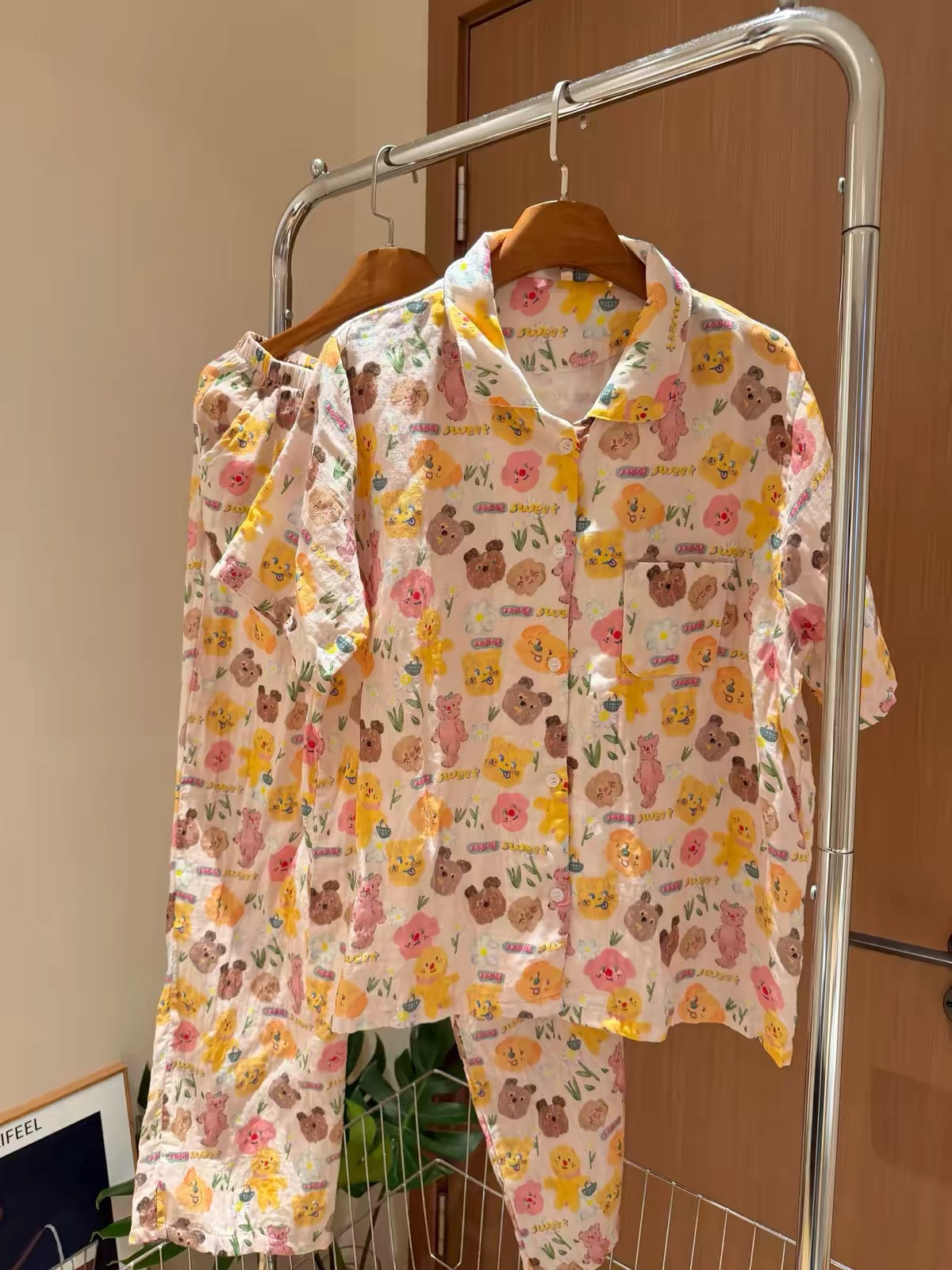Short-sleeved pajamas